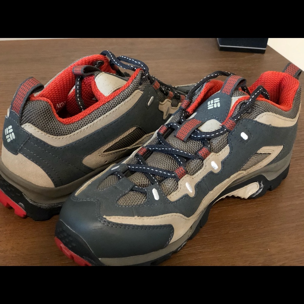 Columbia Vermillion hiking sneakers